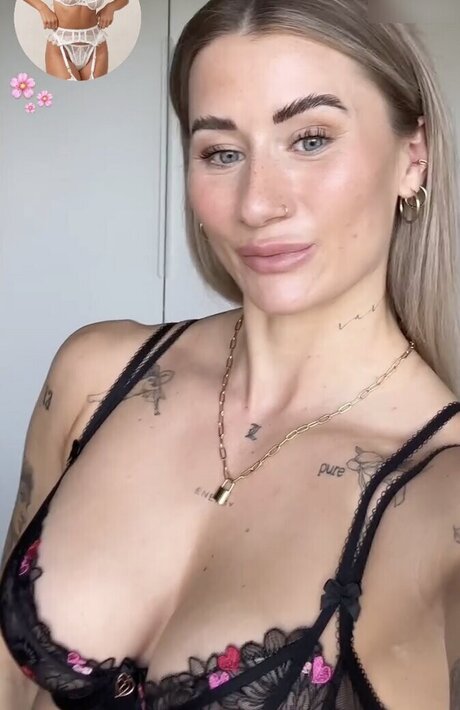 ぽっちゃり 主観視点 OnlyFans ホットヌード 画像