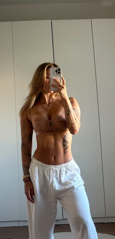 Lenaajoy 裸モデル 写真