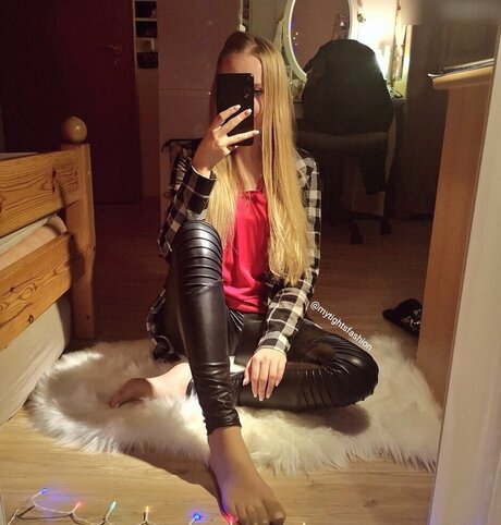 ゲイのラフなOnlyFans セクシーヌード 画像