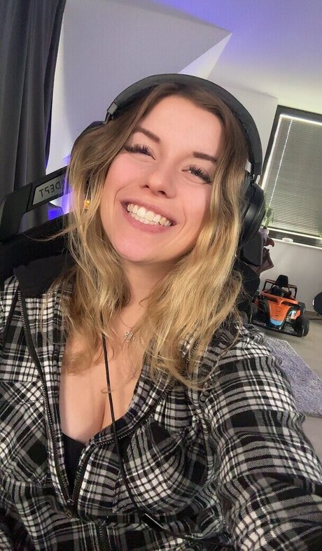 FormulaLena アダルトスター 写真