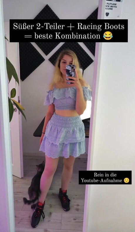 FormulaLena 裸の女優 写真