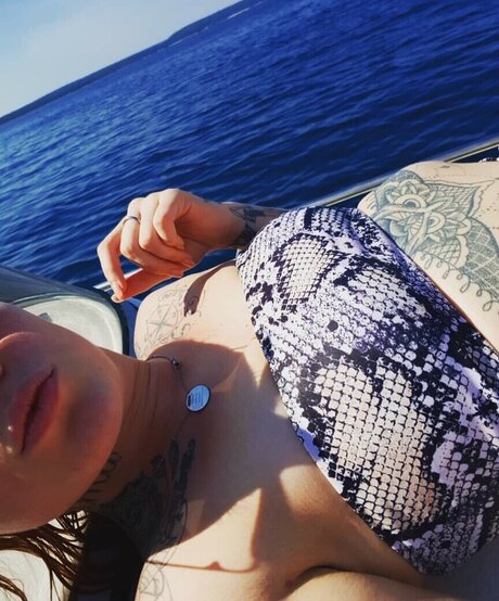 マイクロTバックOnlyFans ホットヌード 写真