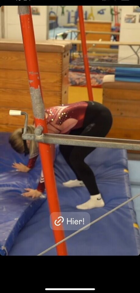 曲線美の女の子オンリーファンズ セクシーヌード 写真