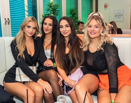 ママのアナルOnlyFans アート裸 画像