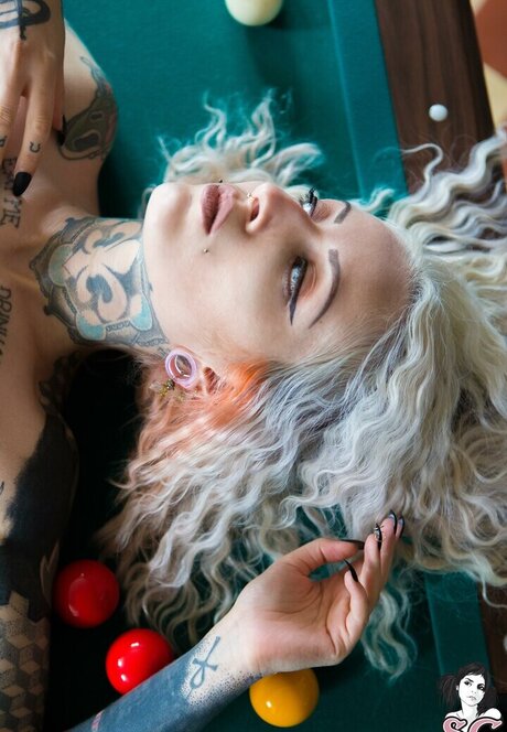 曲線美のラテン系オンリーファンズ セックス 写真