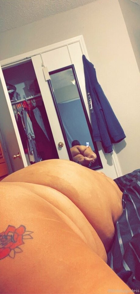 thckslutgoddess ポルノスター ヌード 画像