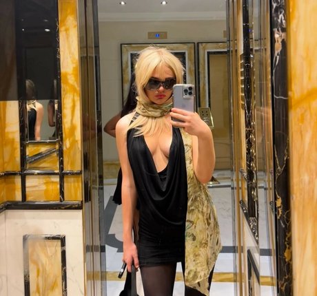 Emily Alyn Lind ポルノスター アダルト ギャラリー