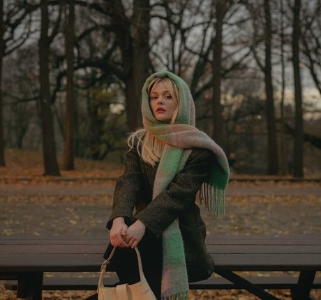 Emily Alyn Lind 女優 ギャラリー