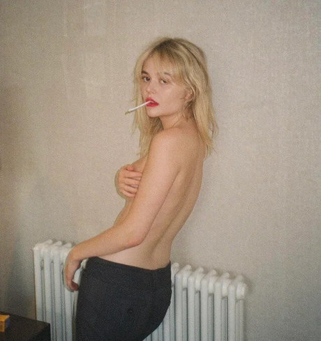 Emily Alyn Lind 可愛いモデル アーカイブ