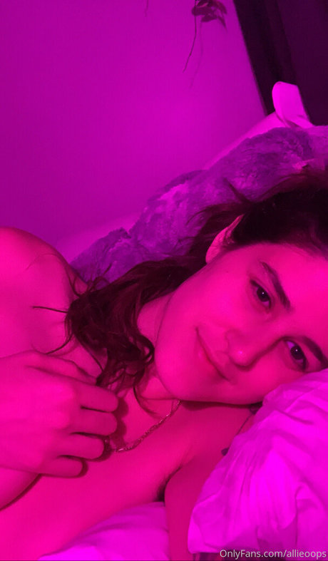 allieoops アートモデル 写真