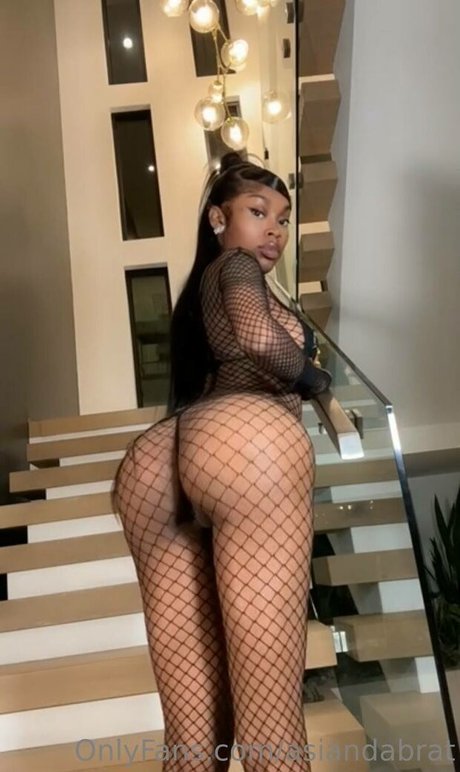 Asian Doll ヌードスター 写真