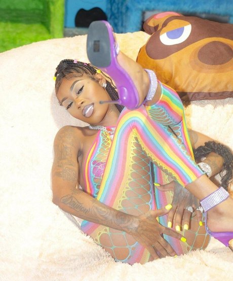 Asian Doll 限定スター 画像