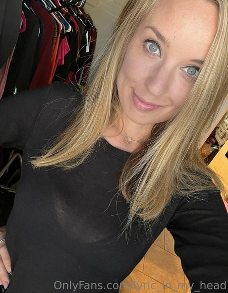 騎乗位熟女OnlyFans セクシーヌード 写真