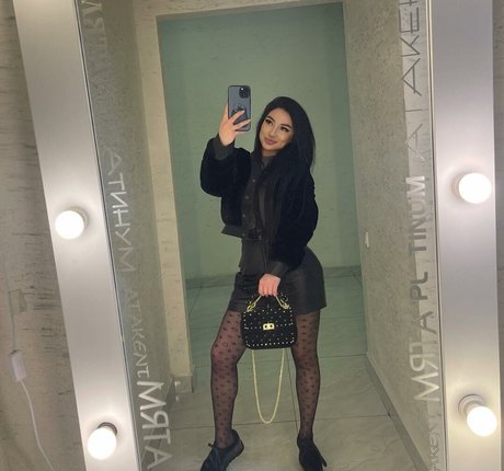 Zhansaya Dakarimova ホットなポルノスター ギャラリー