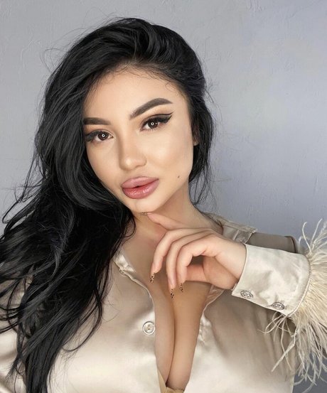 Zhansaya Dakarimova ヌードモデル 画像