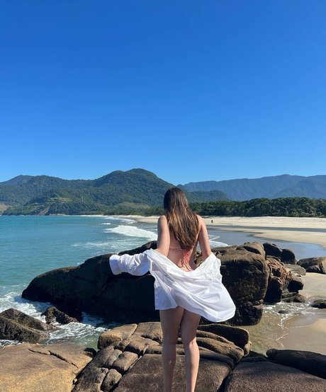 Jhulia Pimentel エロティックなスター アーカイブ