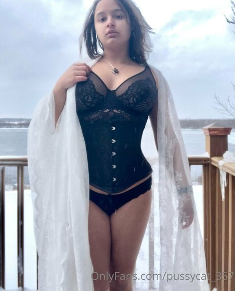 ポーグエボニーオンリーファンズ 可愛い 写真