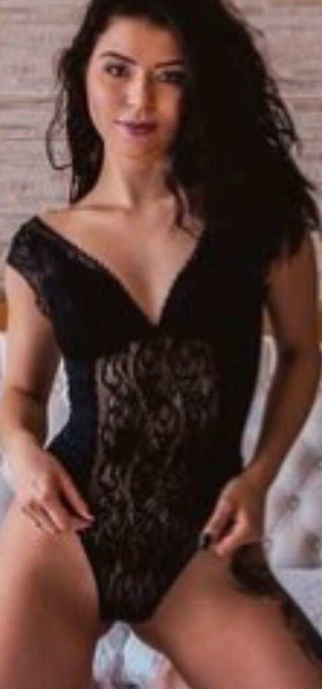 lauratavora エロティックなモデル 写真