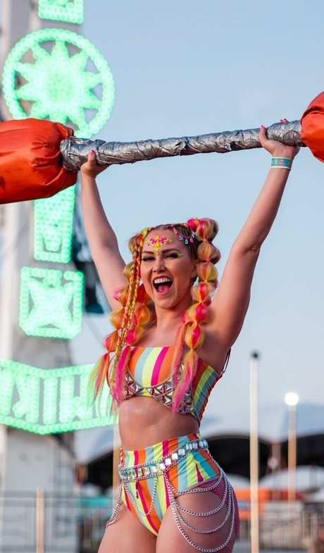 lauratavora 高品質モデル 写真