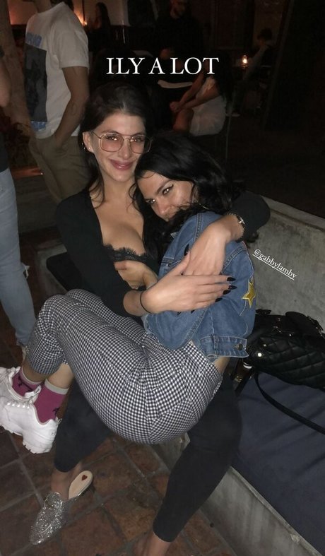 Ariana Basseri ポルノスター 写真