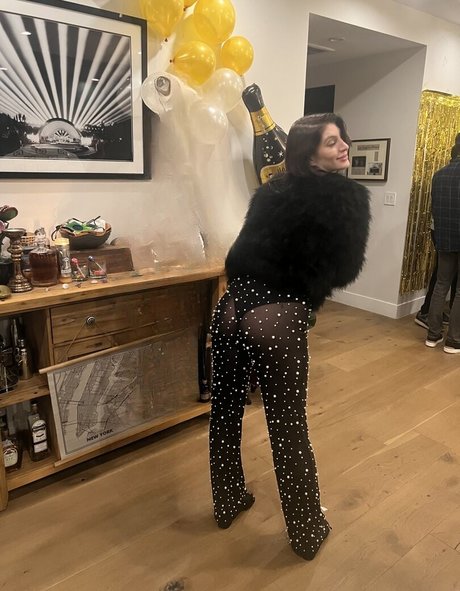 Ariana Basseri エロティック女優 写真