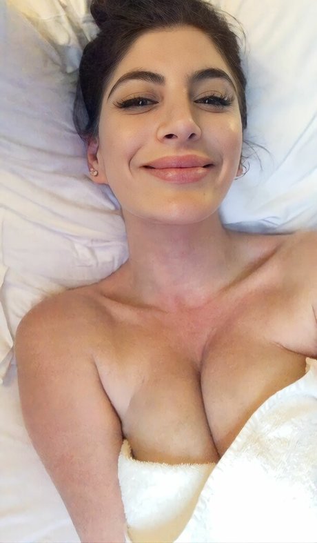 Ariana Basseri アート女優 ギャラリー