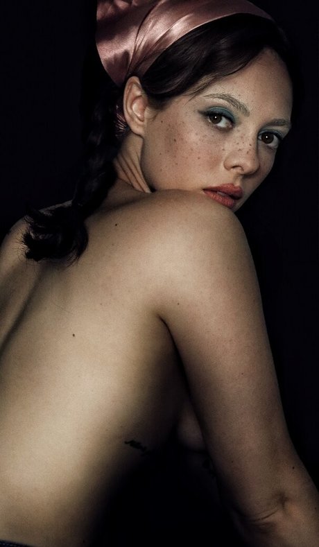 チャットルバーテ オンリーファンズ セクシー裸 ギャラリー