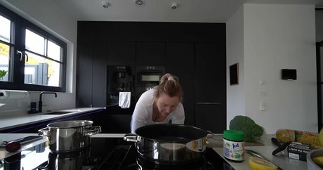 有名な女性のオンリーファンズ ポルノ 画像