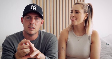 巨乳の熟女オンリーファンズ 裸 画像