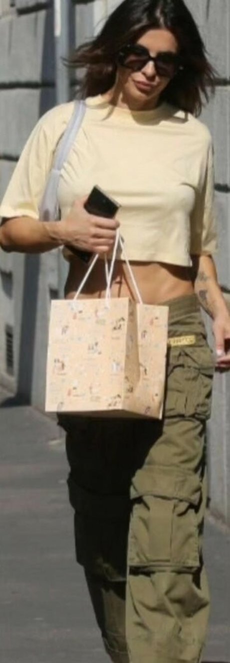 黒いお尻のオンリーファンズ セクシー 画像