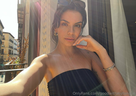 goodwithmytongue 完璧なモデル 写真