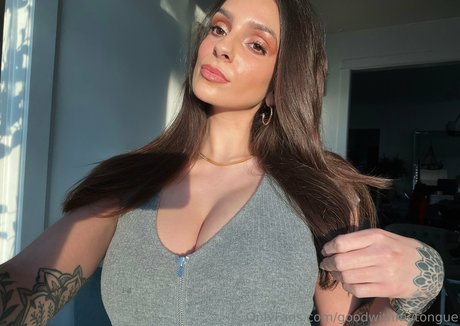 goodwithmytongue アート女優 写真