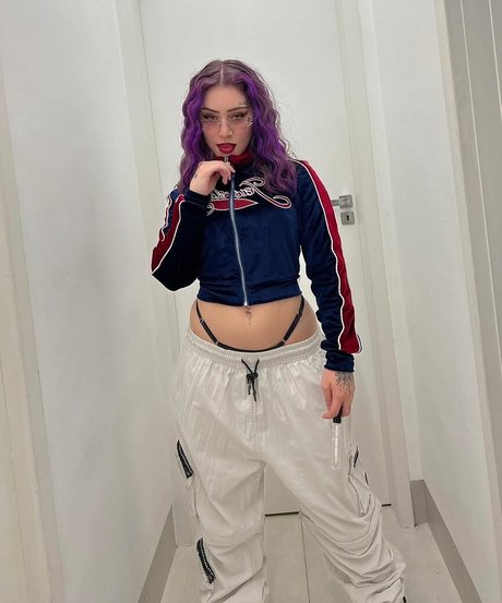 女性の筋肉オンリーファンズ セクシーヌード 写真