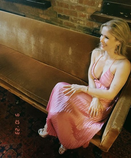 Erin Moriarty エロティック女優 写真