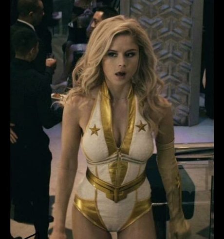 Erin Moriarty 裸のモデル 写真