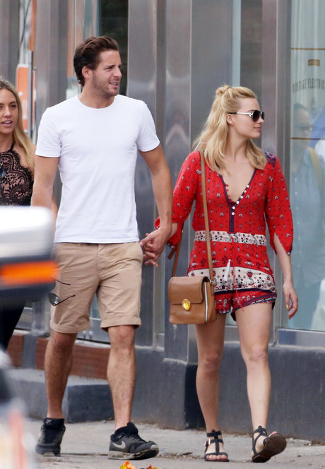 赤毛の熟女オンリーファンズ アート裸 画像