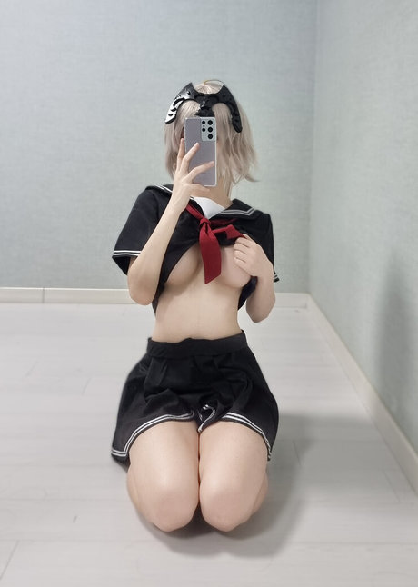 Biya ヌードのポルノスター 画像