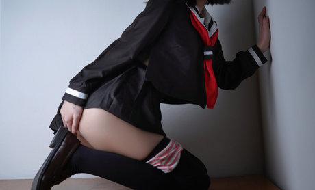 ブッシュ・オンリーファンズ ポルノ 画像