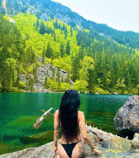 巨乳のオンリーファンズ ホットヌード 写真