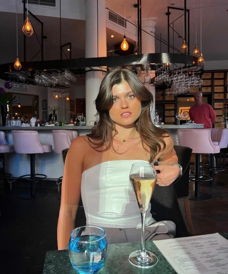 アナル舐めオンリーファンズ 無料 写真