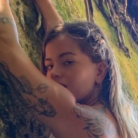 Gabi Macedo 裸のスター 画像