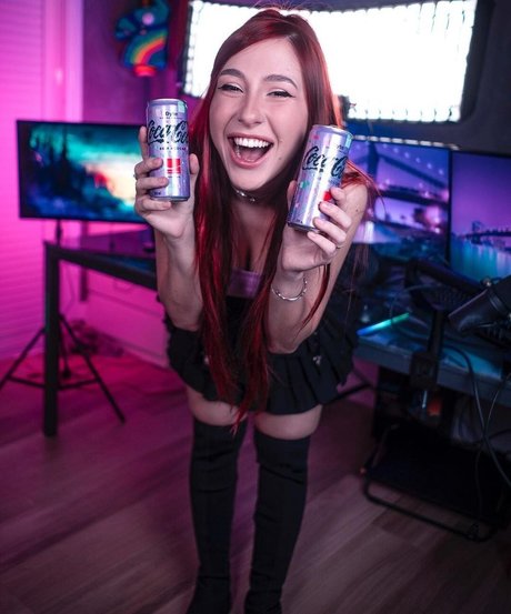 ゴス3P OnlyFans セクシーヌード 写真