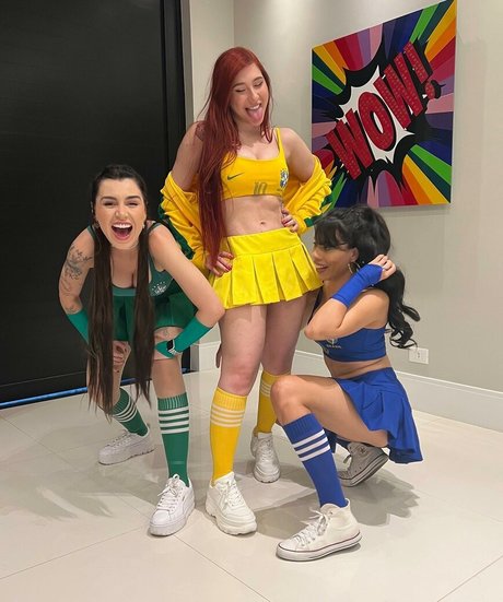 痩せたティーンのオンリーファンズ アートヌード ギャラリー