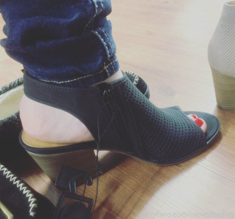 セクシーなドレスOnlyFans ホットヌード ギャラリー