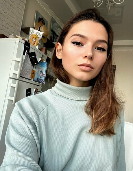 金髪クーガーオンリーファンズ 無料セックス 画像