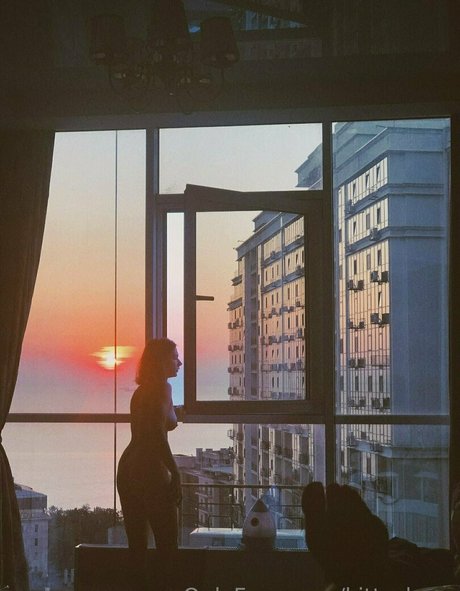 太めのブロンドオンリーファンズ ポルノ 画像