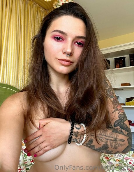 赤毛の熟女オンリーファンズ ポルノグラフィック 画像