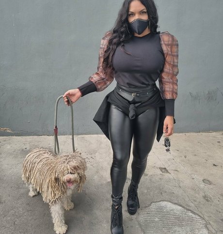 ゲイのインフルエンサーOnlyFans 無料セクシー 写真