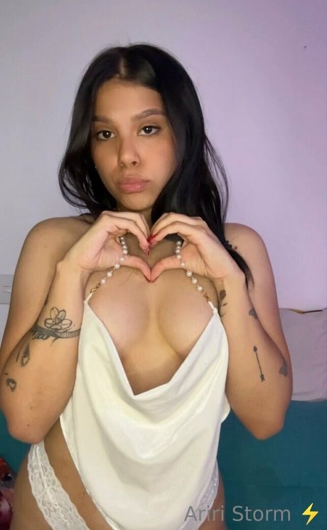 ariristorm セックス女優 写真