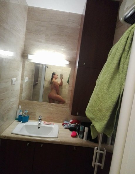 背が高くて巨乳のOnlyFans アートポルノ 画像